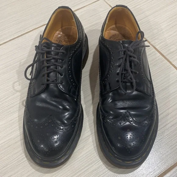 Dr martens 3989 SMOOTH LEATHER BROGUE SHOES size 7 - Picture 2 of 9